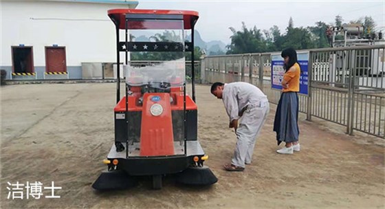 電動(dòng)清掃車