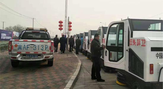 所有電動(dòng)掃地車均噴繪丘頭環(huán)衛(wèi)